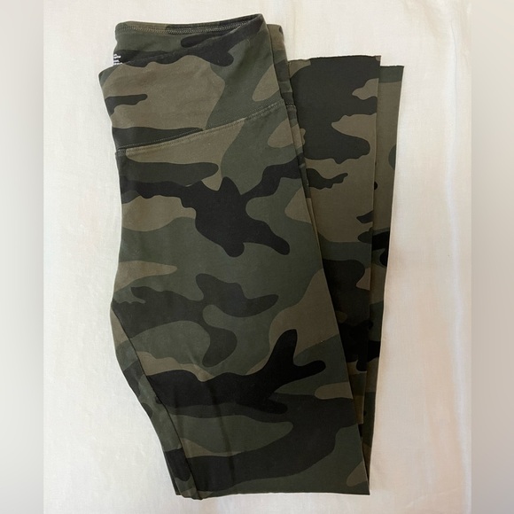 Aritzia TNA Camo Leggings - Picture 1 of 6